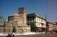 Xtrallusion photo gallery of Italy. Photos, pictures, images and photographs of the Italian Rivieras, the Italian Lakes, the Italian Alps, the Cinque Terre, the Amalfi coast and some of the most beautiful corners of Italy. Plus photos of Italian cities such as Pisa, Milan, Genoa and Rome.